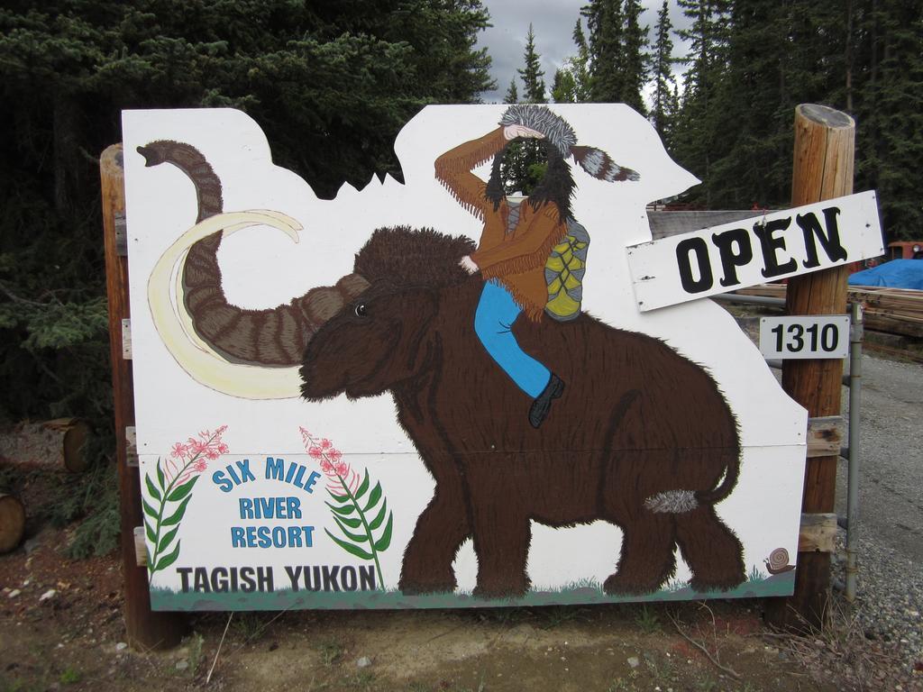 Six Mile River Resort Tagish エクステリア 写真